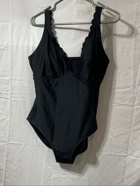 Scallop-Trim One-Piece Swimsuit in Black